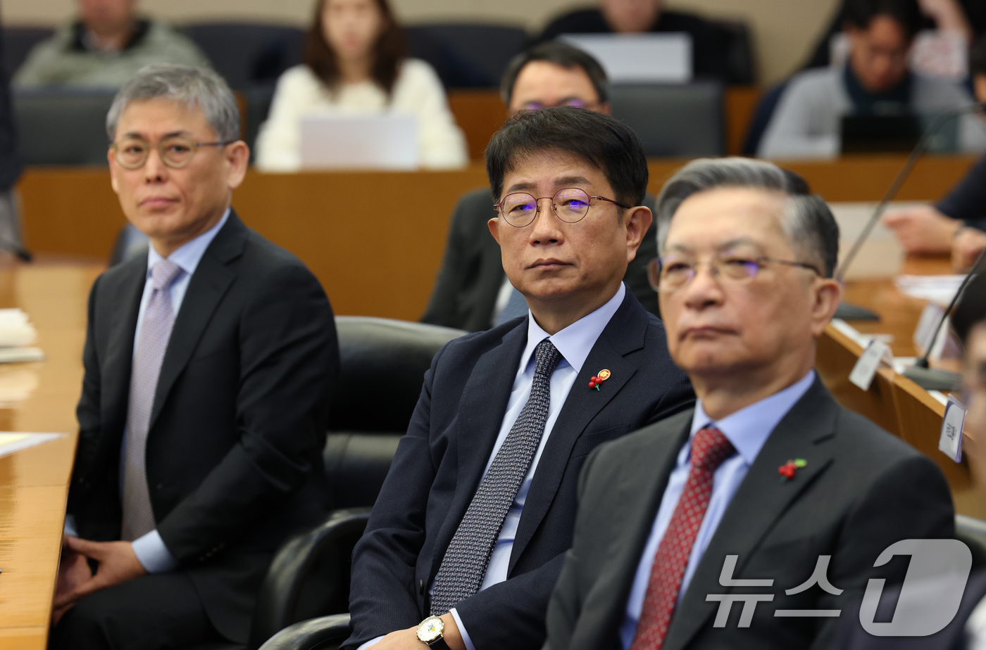 (용인=뉴스1) 김영운 기자 = 26일 오전 경기 용인시 기흥구 삼성전자 기흥캠퍼스에서 열린 '용인 반도체 클러스터 국가산업단지 지정, 성공적 추진을 위한 실시협약 체결' 행사에서 …