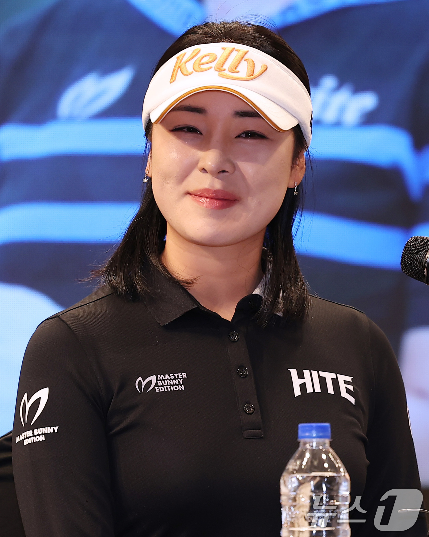 (서울=뉴스1) 김성진 기자 = 미국여자프로골프(LPGA)에 진출하는 프로골퍼 윤이나 프로가 26일 서울 여의도 CCMM빌딩 루나미엘레 컨벤션에서 열린 기자간담회에서 미소짓고 있다 …