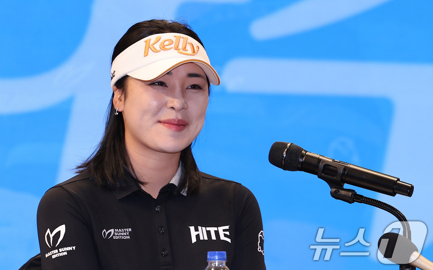 (서울=뉴스1) 김성진 기자 = 미국여자프로골프(LPGA)에 진출하는 프로골퍼 윤이나 프로가 26일 서울 여의도 CCMM빌딩 루나미엘레 컨벤션에서 열린 기자간담회에서 미소짓고 있다 …