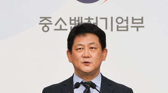 25년 정책금융 공급계획 브리핑하는 최원영 글로벌성장정책관