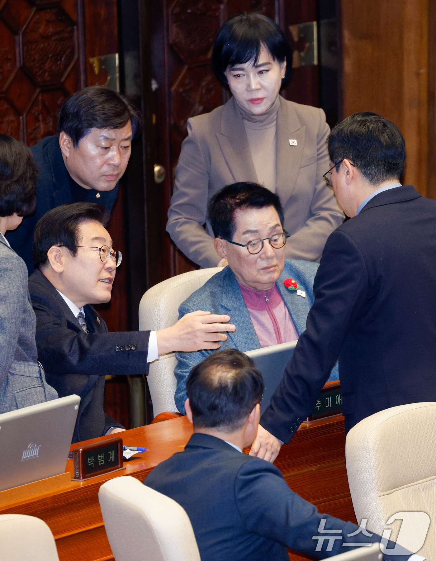 (서울=뉴스1) 안은나 기자 = 한덕수 대통령 권한대행이 긴급 대국민담화를 통해 "여야가 합의할 때까지 헌법재판관 임명을 보류하겠다"고 밝힌 26일 서울 여의도 국회에서 열린 제4 …