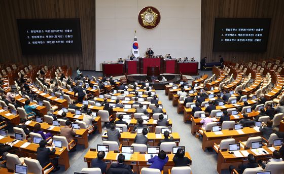 '尹 탄핵심판' 국회 몫 헌법재판관 3인 선출안 국회 통과