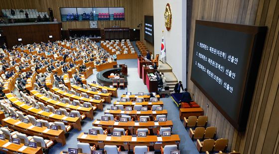 여당 불참 속 헌법재판관 선출안 본회의 통과