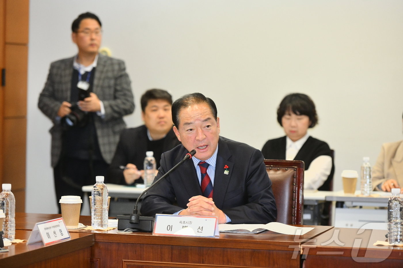 본문 이미지 - 강원 속초시가 문체부 주관 &#39;대한민국 문화도시&#39;로 최종 선정된 26일 이병선 속초시장이 서울 용산구 국립중앙박물관에서 관련 발언을 하고 있다.&#40;속초시 제공&#41; 2024.12.26/뉴스1