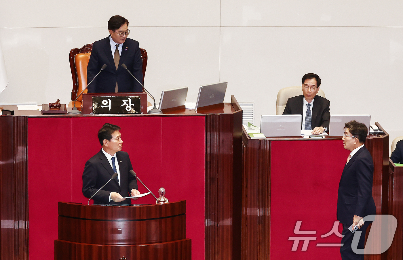 (서울=뉴스1) 김민지 기자 = 권성동 국민의힘 당대표 권한대행 겸 원내대표가 26일 오후 서울 여의도 국회에서 열린 제420회국회(임시회) 제1차 본회의에서 조인철 더불어민주당 …