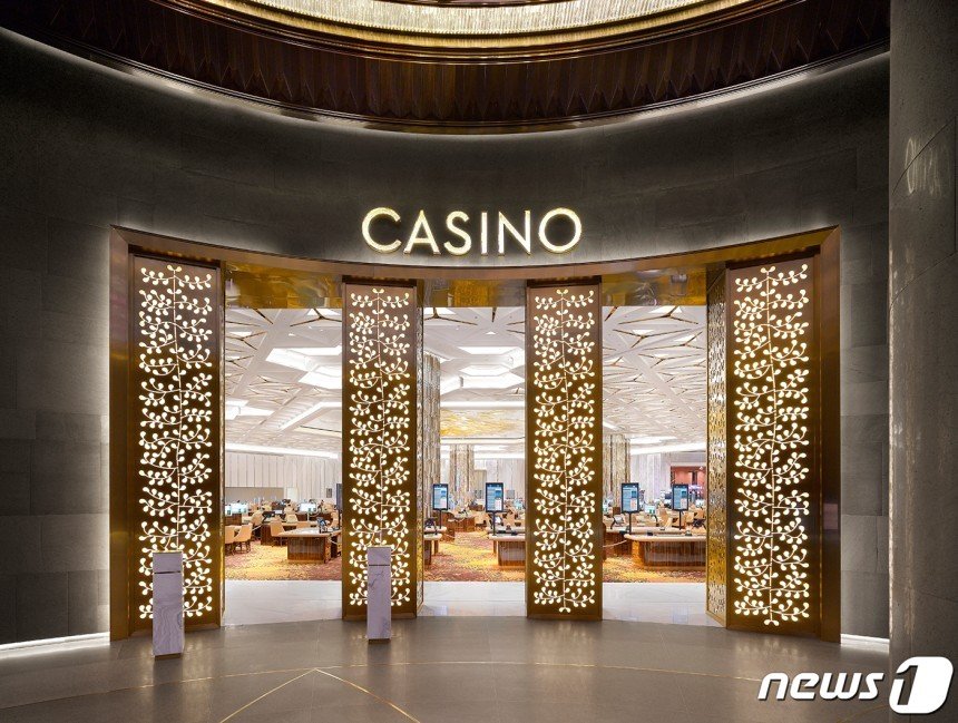 본문 이미지 - 롯데관광개발이 운영하는 제주드림타워복합리조트 카지노.&#40;롯데관광개발 제공&#41;