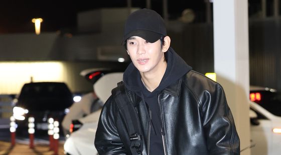 김수현, 심장 쿵쾅쿵쾅 만들며 출국