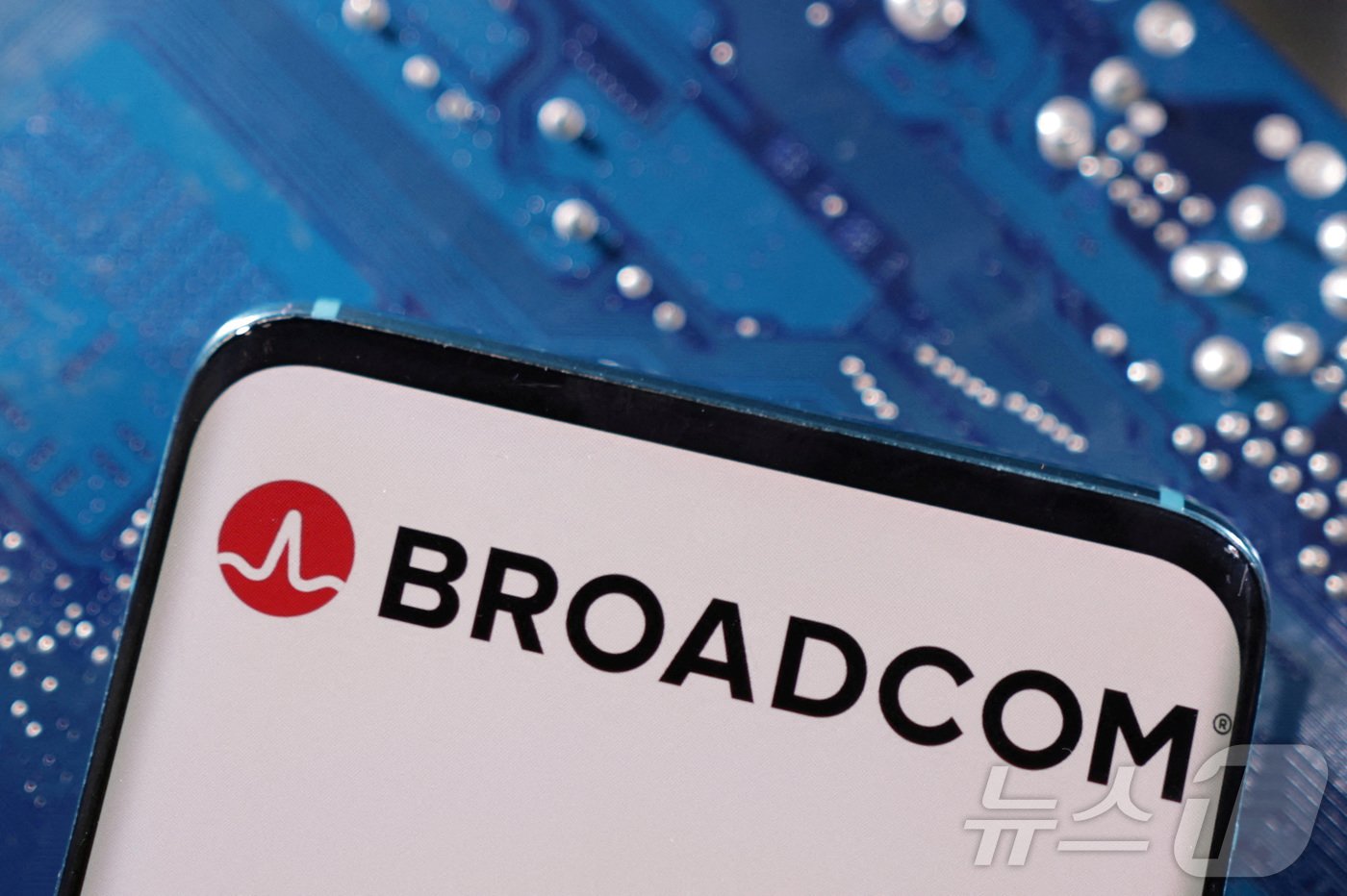 본문 이미지 - 미국의 주요 반도체 업체인 브로드컴의 로고. ⓒ 로이터=뉴스1 ⓒ News1 박형기 기자