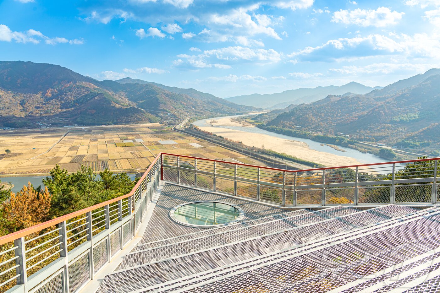 본문 이미지 - 스타웨이하동 전망대, 섬진강과 악양평야가 한눈에 들어온다(한국관광공사 제공)