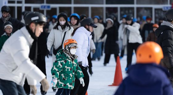 스케이트는 추운 날씨에 제격