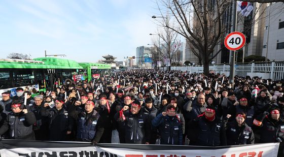 사상 첫 총파업 돌입한 기업은행 노조