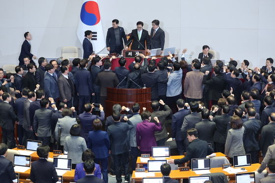 초유의 한덕수 탄핵안 투표…우 의장 "가결 기준, 과반 찬성"(종합)