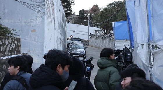 경찰, 삼청동 안가·대통령실 경호처 압수수색…"CCTV 확인 차원"