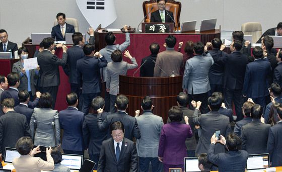 한덕수 탄핵안, 192명 찬성 국회 통과…'대행의 대행' 최상목