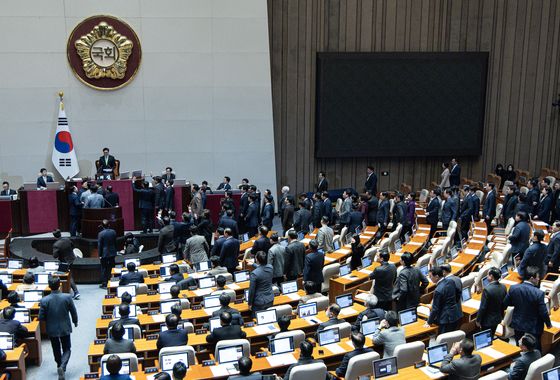 '권한대행 탄핵' 경제단체 "정치권, 경제 회복에 힘 모아야"