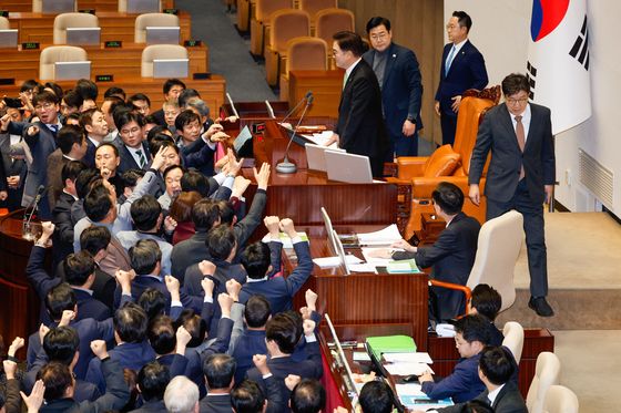 조국혁신당 "국힘, 내란 정당 자임…위헌정당 심판 추진"