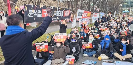 구미 시민단체, '이승환 콘서트 취소한 구미시장 규탄' 촛불집회