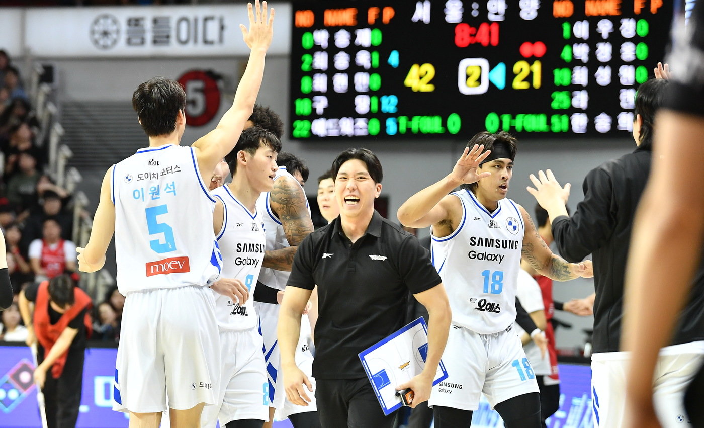 서울 삼성이 안양 정관장을 100-78로 누르고 4연패에서 탈출, 탈꼴찌에 성공했다.&#40;KBL 제공&#41;