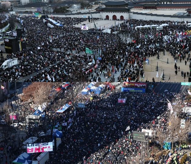 주말 광화문·한남동 일대 수만명 '탄핵 찬반 집회'…교통 혼잡 예상