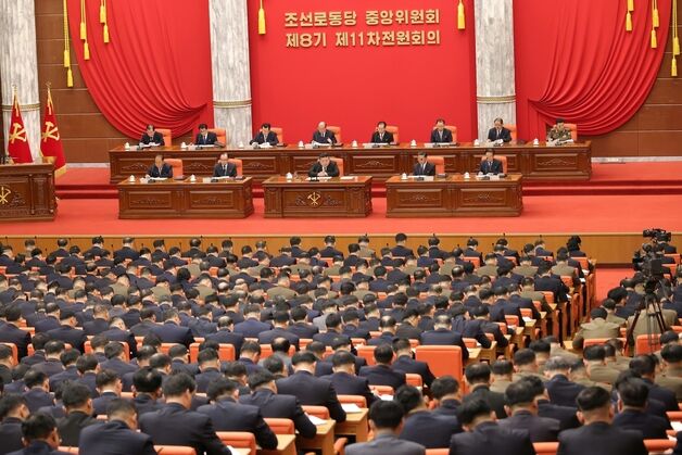 북한, 새 외교 노선 정하나…"6월 말에 노동당 전원회의 소집"