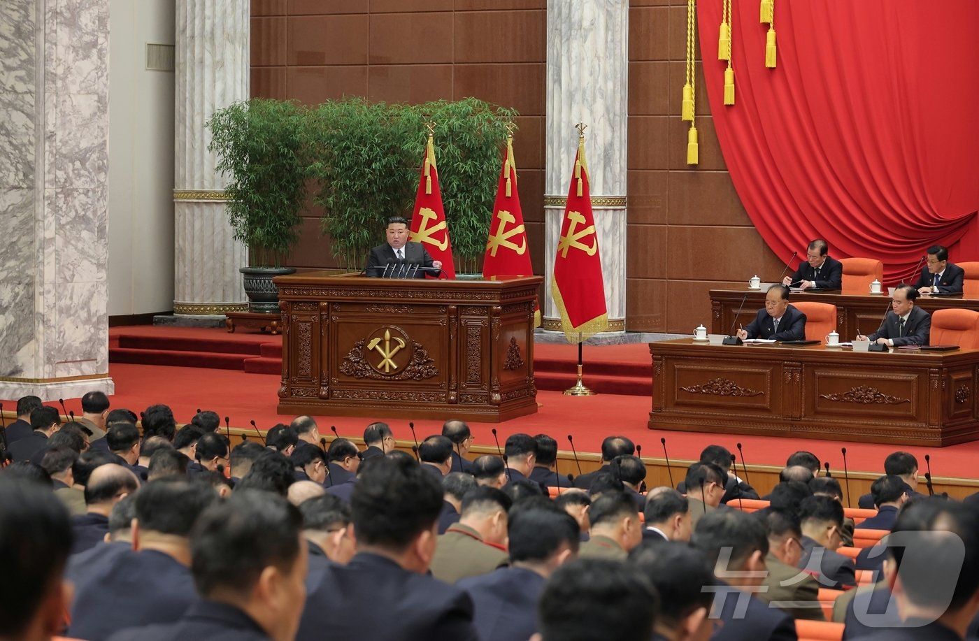 본문 이미지 - 북한 노동당 기관지 노동신문은 29일 김정은 총비서의 참석 아래 지난 23일부터 27일까지 노동당 중앙위원회 8기 제11차 전원회의가 개최된 사실을 보도했다. [국내에서만 사용가능. 재배포 금지. DB 금지. For Use Only in the Republic of Korea. Redistribution Prohibited] rodongphoto@news1.kr