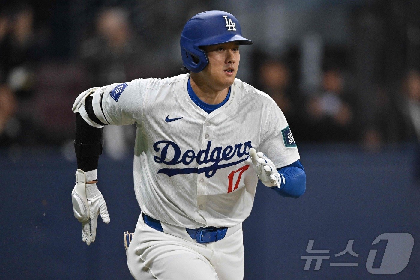 본문 이미지 - 곧 아빠가 된다는 소식을 알린 오타니. ⓒ AFP=뉴스1