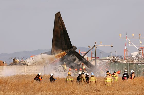 연말에 최악의 여객기 참사…실종 94명·사망자 계속 늘어