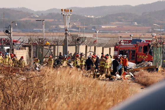 "여보! 왜 안 내려" 절규…무안 여객기 추락 사망자 62명으로 늘어