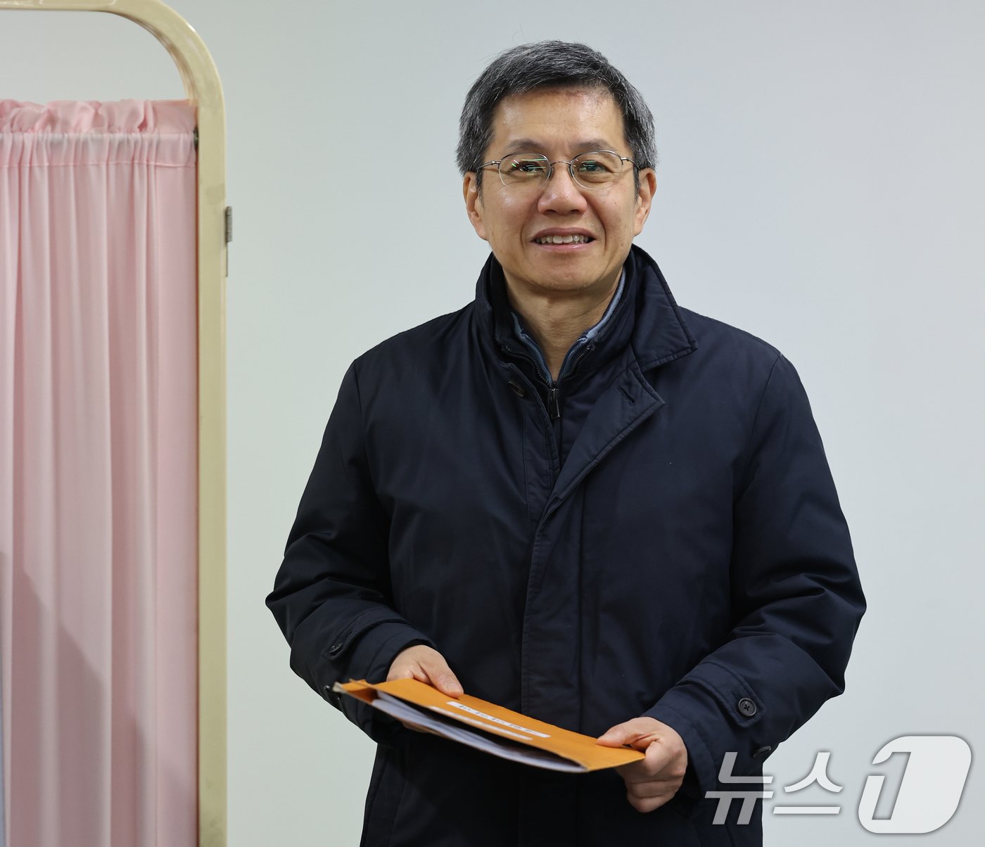 본문 이미지 - 고재성 라파엘 클리닉 대표이사가 29일 서울 성북구 라파엘센터에서 뉴스1과 인터뷰를 하고 있다. 2024.12.29/뉴스1 ⓒ News1 송원영 기자