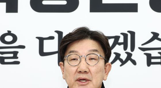 무안 사고 관련 긴급 현안회의 브리핑 하는 권성동 원내대표