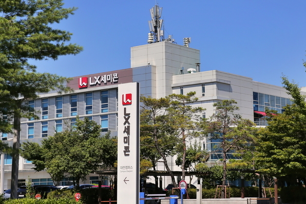 IBK證 "LX세미콘, 이원화 영향에 수요 회복 지연…목표가 14%↓"