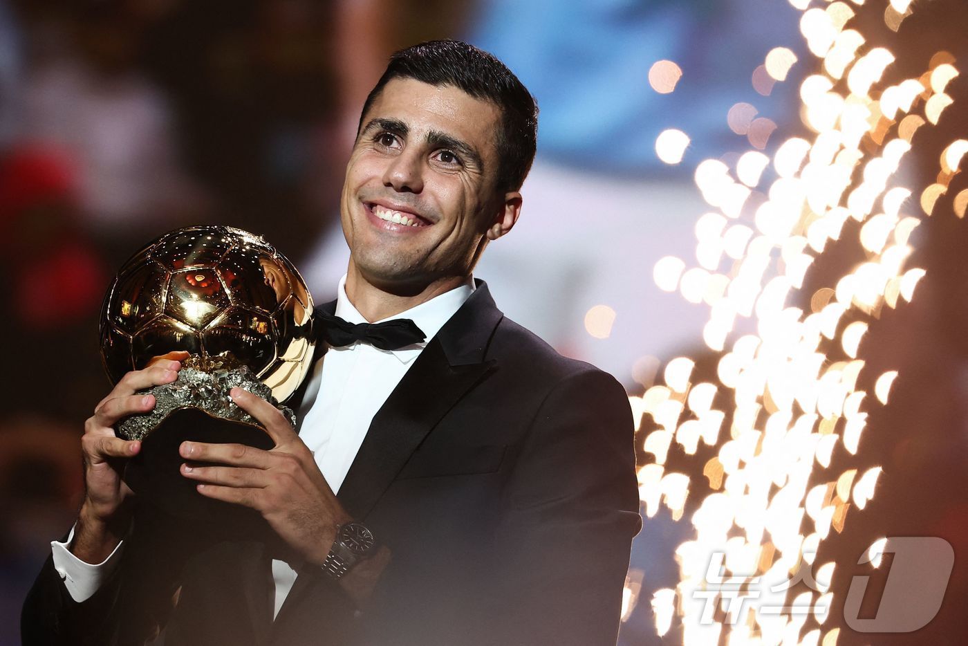 본문 이미지 - 2024 발롱도르 주인공 로드리.  ⓒ AFP=뉴스1
