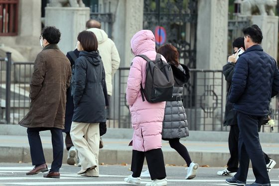 출근길 쌀쌀한 영하권 추위…강원·경북 동해안엔 비 또는 눈(종합)