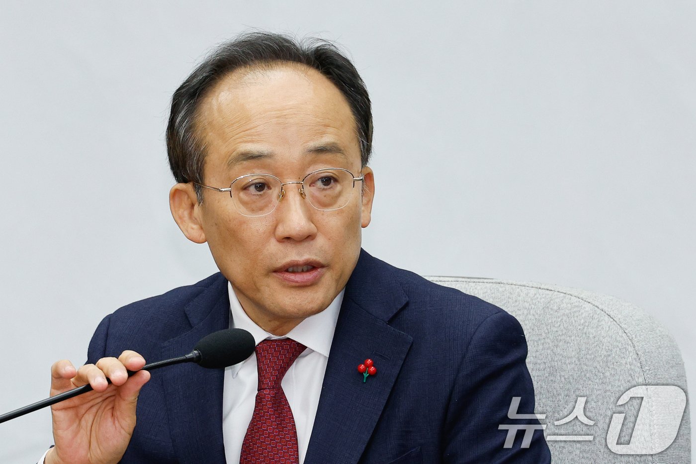 본문 이미지 - 추경호 국민의힘 원내대표가 3일 오전 서울 여의도 국회에서 열린 원내대책회의에 참석해 모두 발언하고 있다. 2024.12.3/뉴스1 ⓒ News1 안은나 기자