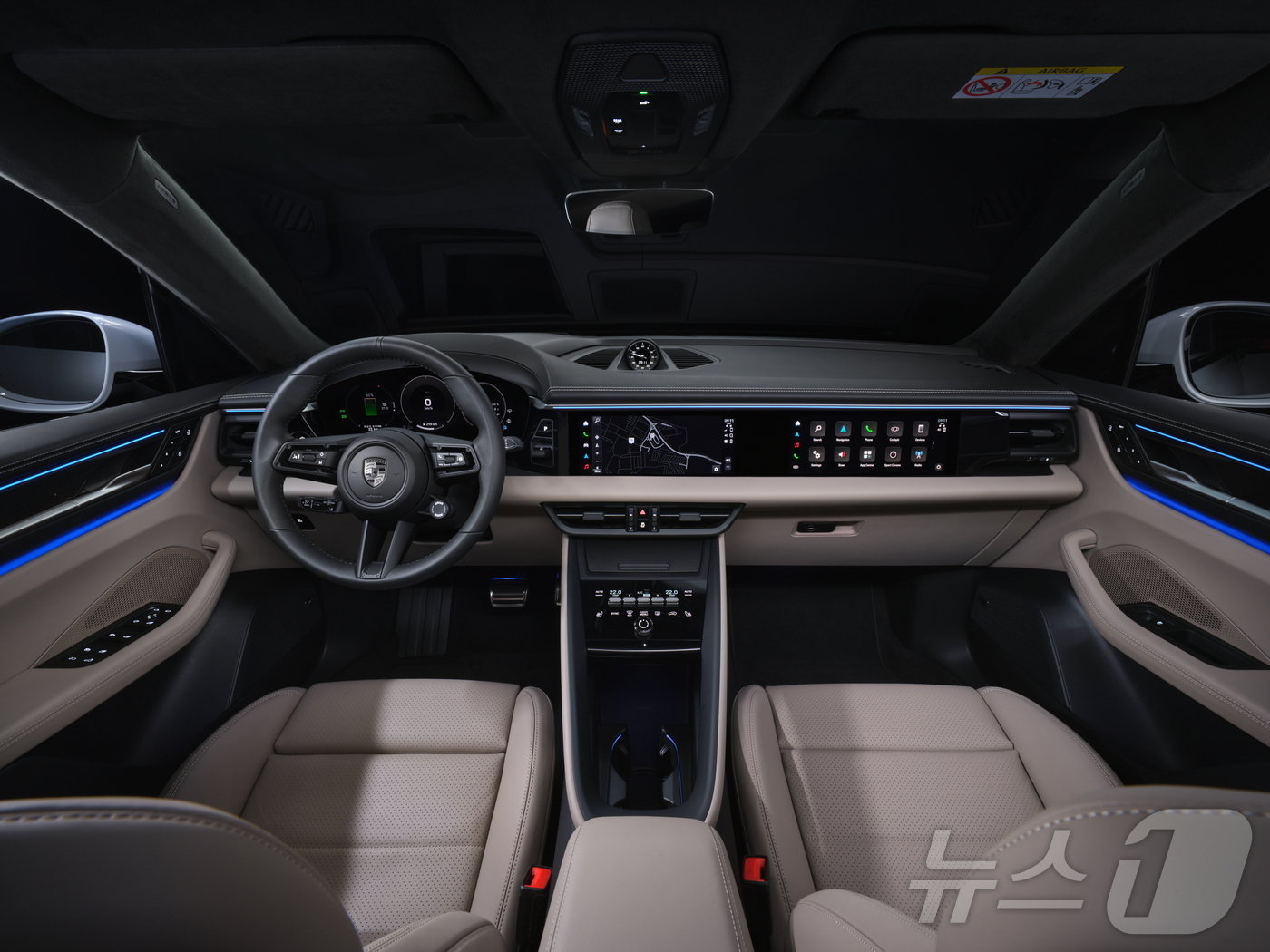 본문 이미지 -  포르쉐 마칸 터보 일렉트릭 실내.(포르쉐 제공)