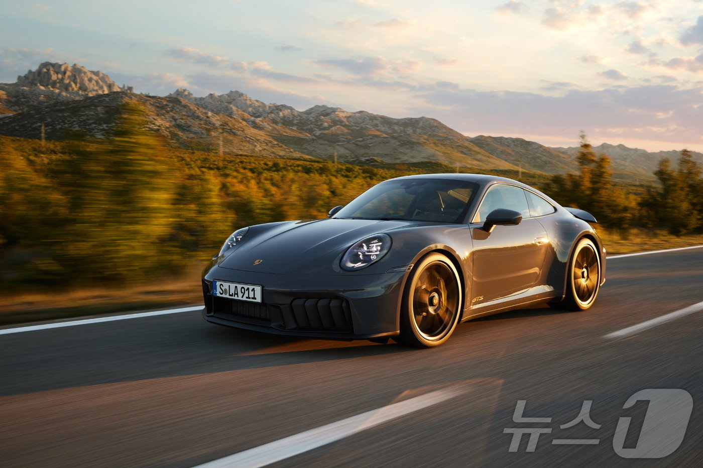 본문 이미지 - 신형 911 카레라 GTS.(포르쉐 제공) 