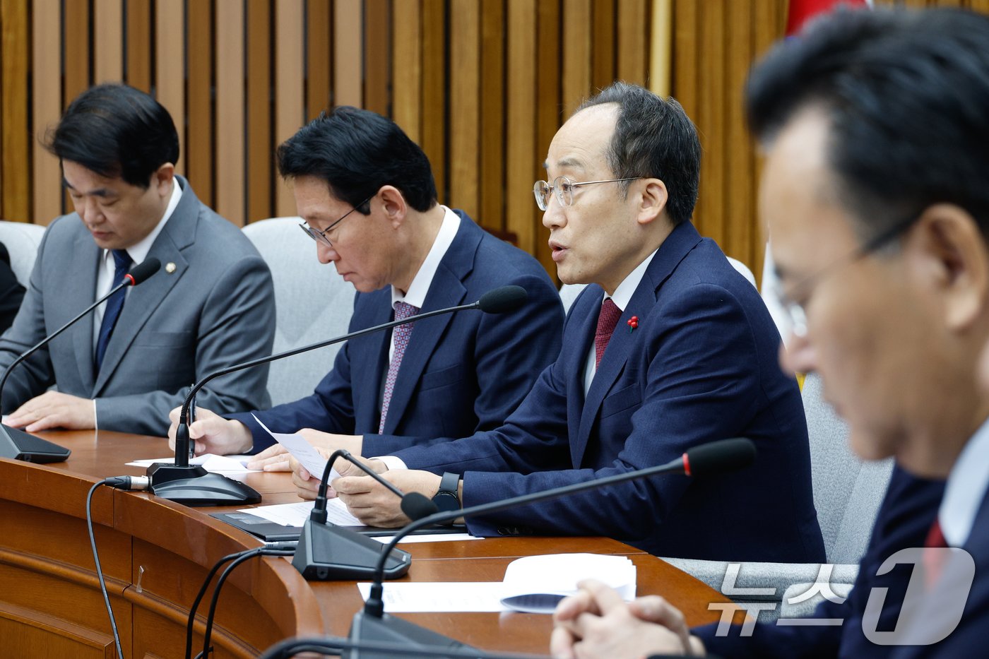 추경호 국민의힘 원내대표가 3일 오전 서울 여의도 국회에서 열린 원내대책회의에 참석해 모두 발언하고 있다. 2024.12.3/뉴스1 ⓒ News1 안은나 기자