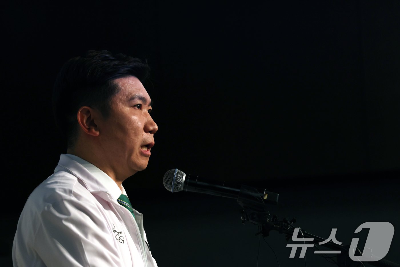본문 이미지 - 유승민 전 대한탁구협회 회장이 3일 오전 서울 중구 더플라자 호텔에서 열린 대한체육회장 공식 출마 선언 기자회견에서 회견문을 발표하고 있다. 2024.12.3/뉴스1 ⓒ News1 황기선 기자