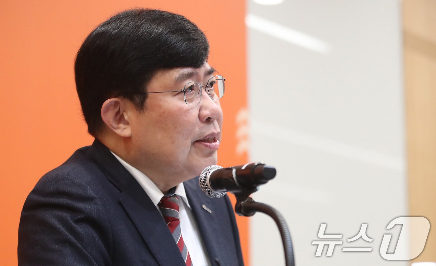 본문 이미지 - 윤창현 코스콤 사장이 3일 오전 서울 영등포구 여의도 코스콤 본사에서 열린 취임 100일 기자간담회에서 취재진 질문에 답하고 있다. 2024.12.3/뉴스1 ⓒ News1 임세영 기자