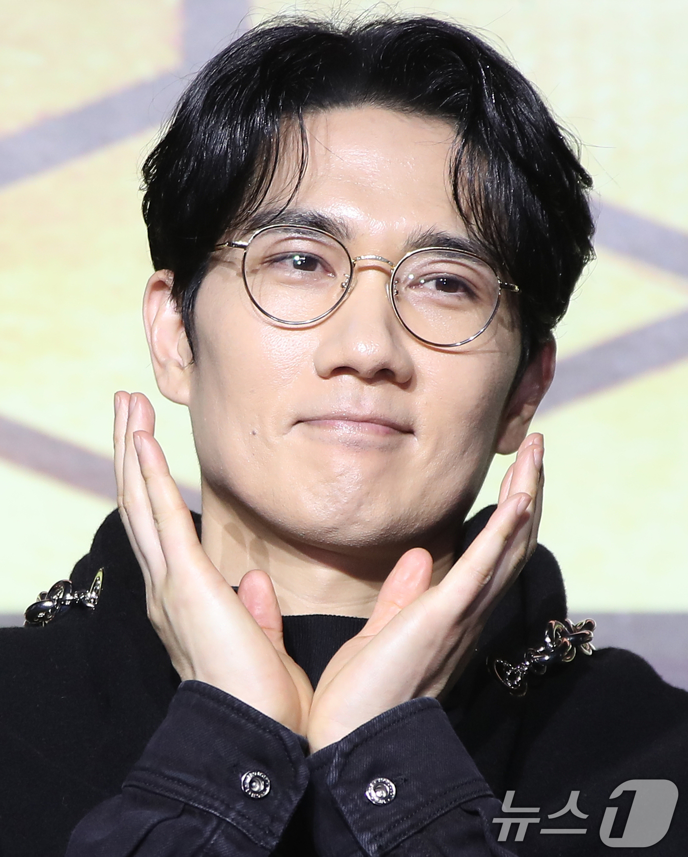 (서울=뉴스1) 권현진 기자 = 배우 엄태구가 3일 서울 강남구 코엑스 컨벤션센터에서 열린 디즈니+ 시리즈 '조명가게' 제작발표회에서 포즈를 취하고 있다.'조명가게'는 어두운 골목 …