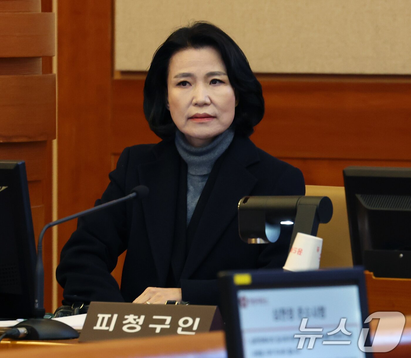 본문 이미지 - 이진숙 방송통신위원장이 3일 오후 서울 종로구 헌법재판소 대심판정에서 열린 탄핵심판청구 사건에 대한 2회 변론에 출석해 자리에 앉아 있다. 2024.12.3/뉴스1 ⓒ News1 송원영 기자