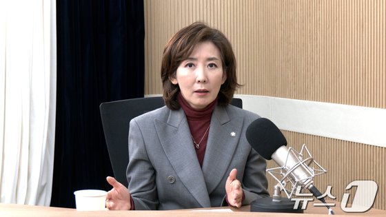 본문 이미지 - 나경원 국민의힘 의원이 3일 뉴스1 유튜브 &#39;팩트앤뷰&#39;에 출연하고 있다.