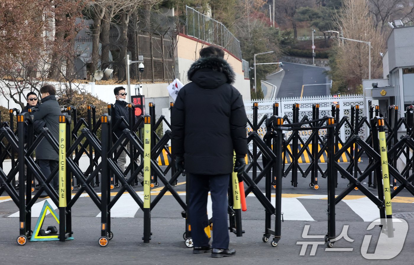 서울 용산구 윤석열 대통령 관저 입구. 2024.12.30/뉴스1 ⓒ News1 박세연 기자