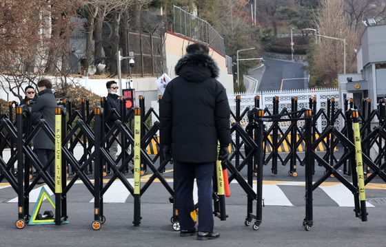 황운하 "尹 수갑까지는…현직 대통령이라 경호처와 협의, 자진 출석 가능성"