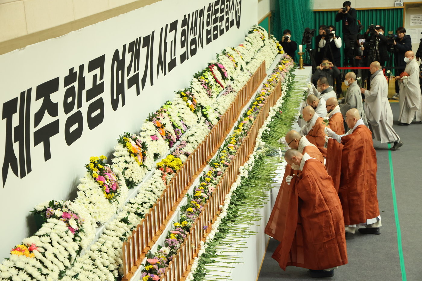 무안스포츠파크에 설치된 제주항공 여객기 사고 희생자 합동분향소.&#40;대한불교조계종 제공&#41;