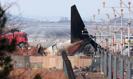 활주로 폐쇄 무안공항 대신…사고 이후 방콕발 6대 인천 입국