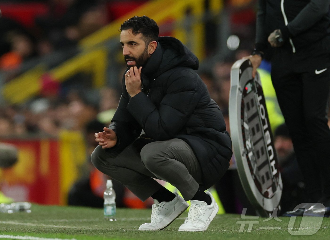 본문 이미지 - 후벵 아모림 감독은 맨유 지휘봉을 잡은 뒤 치른 11경기에서 4승 1무 6패를 기록했다. ⓒ 로이터=뉴스1