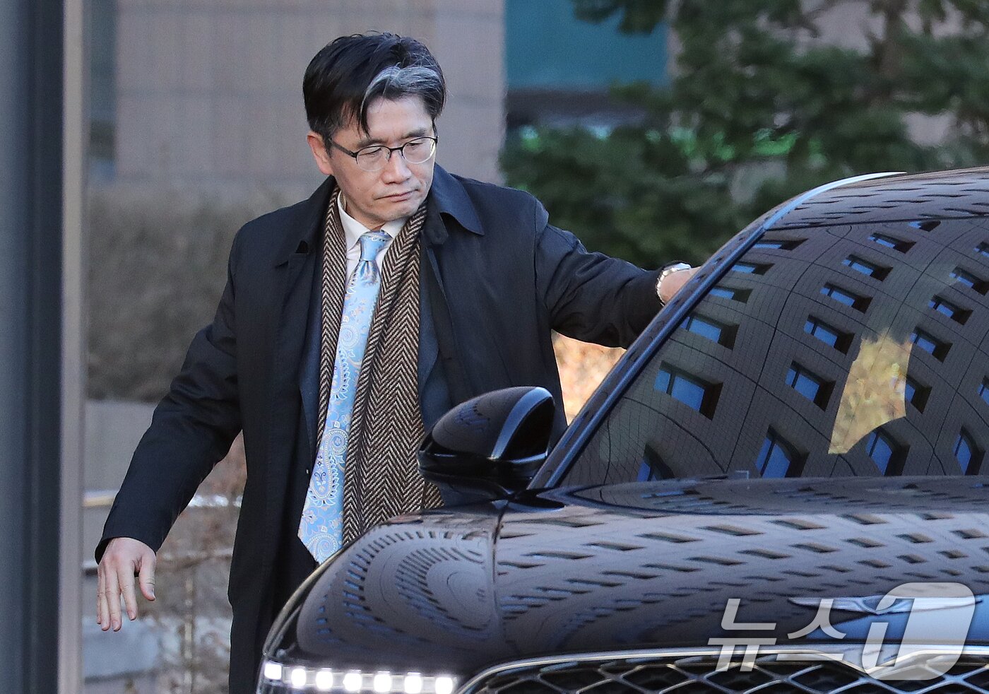 본문 이미지 - 오동운 공수처장이 31일 오전 경기 과천시 정부과천청사 고위공직자범죄수사처로 출근하고 있다. 2024.12.31/뉴스1 ⓒ News1 구윤성 기자