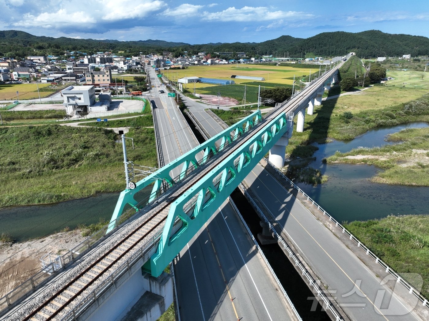 본문 이미지 - 동해중부선 포항~영덕 철로 중 울진 구간 모습.2024.12.31/뉴스1 