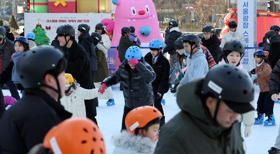 사라진 연말연시 특수…그럼에도 불구하고 일상을 사는 힘